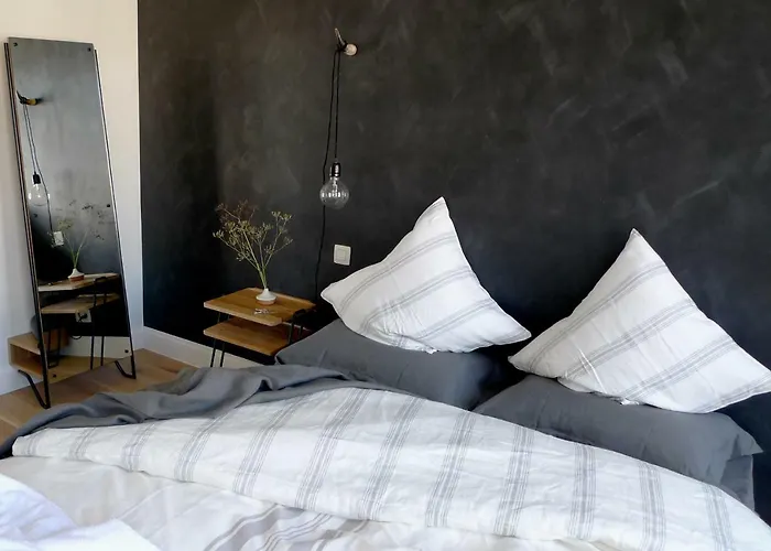 Zimmer mit Kingsize-Bett